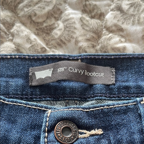 Levi's Women's 528 Curvy Bootcut - Picture 6 of 6
